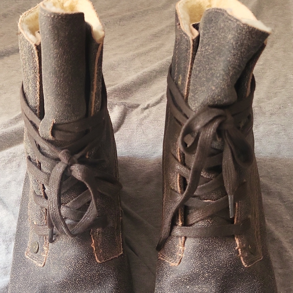 Bearpaw Sherpa Lined Lace Up Wedge Boots Size 9 - Picture 3 of 11
